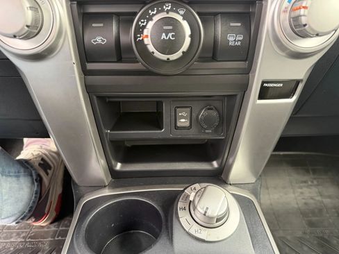 Used 2014 Toyota 4Runner SR5 AWD/4WD image 28