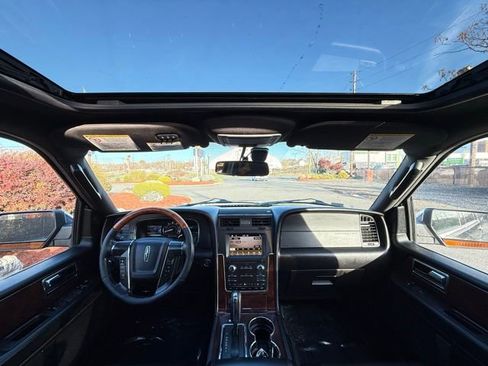 Used 2017 Lincoln Navigator Select image 34