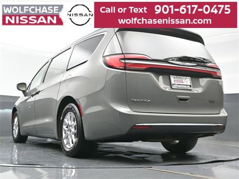 Used 2022 Chrysler Pacifica Touring-L image 22