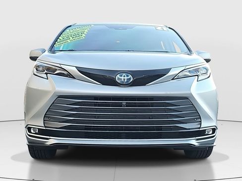 Certified 2021 Toyota Sienna Platinum image 2
