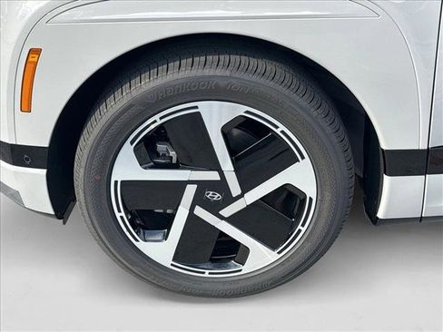 New 2026 Hyundai Ioniq 9 Calligraphy image 10