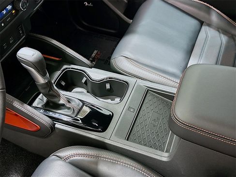 Used 2025 Nissan Frontier PRO-4X w/ Pro Premium Package image 16