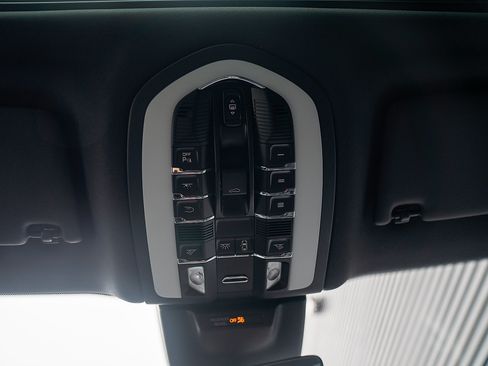 Certified 2026 Porsche Macan AWD/4WD image 11