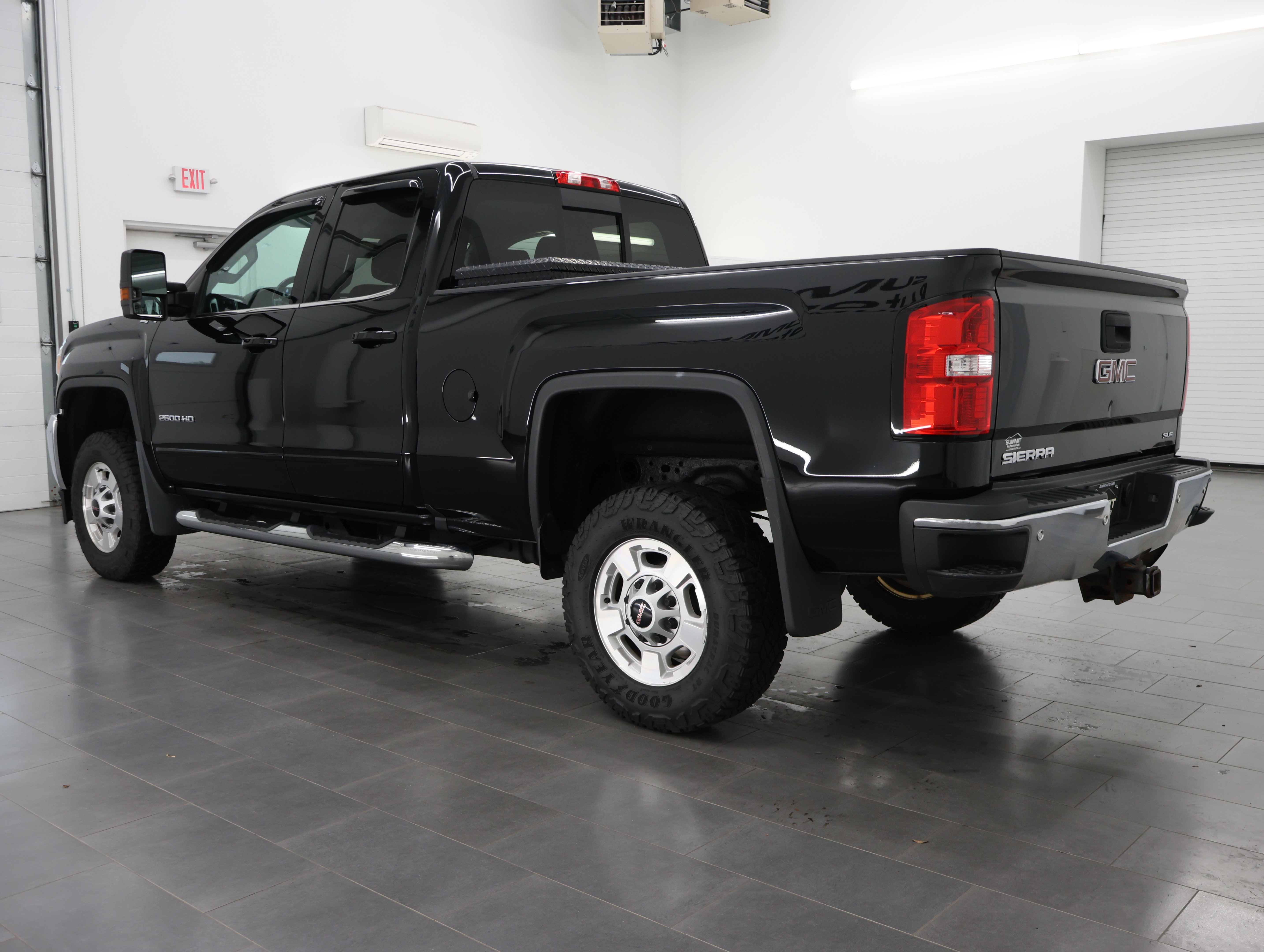 Used 2018 GMC Sierra 2500 SLE w/ HD SLE Preferred Plus Package AWD/4WD image 6