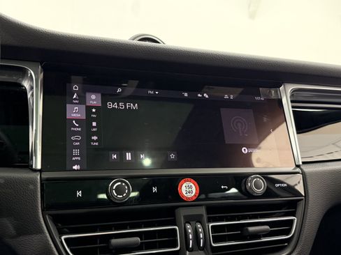 Certified 2025 Porsche Macan image 43