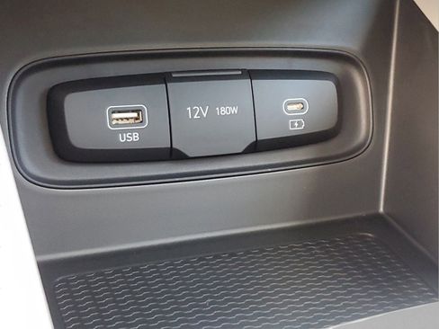 Used 2025 Hyundai Venue SEL FWD image 35