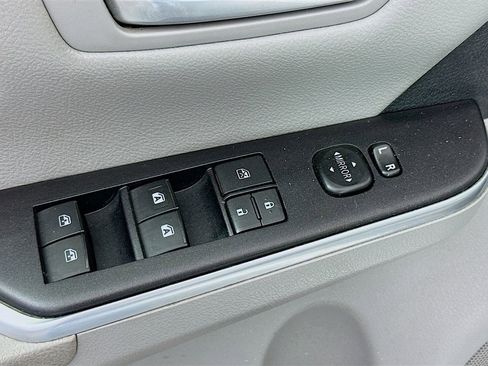 Used 2015 Toyota Camry LE FWD image 18