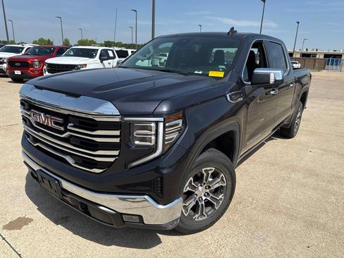 Used 2025 GMC Sierra 1500 SLT AWD/4WD image 1
