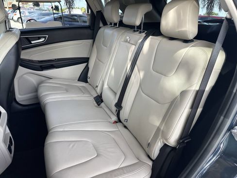 Used 2019 Ford Edge Titanium image 15