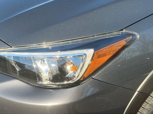 Certified 2022 Subaru Crosstrek 2.0i image 5