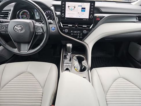 Used 2024 Toyota Camry SE w/ Cold Weather Package FWD image 21