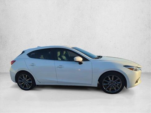 Used 2018 MAZDA MAZDA3 Grand Touring w/ Premium Equipment Package FWD image 4