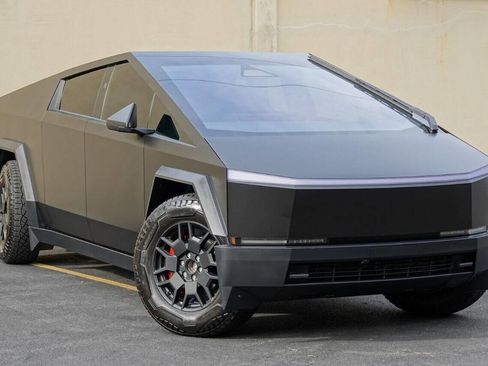 Used 2024 Tesla Cybertruck AWD Crew Cab image 47