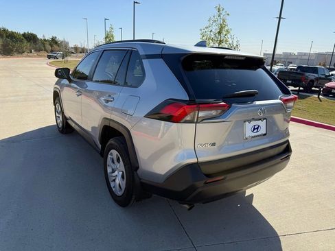 Used 2021 Toyota RAV4 LE image 7