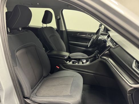 Used 2022 Jeep Grand Cherokee L Laredo w/ Luxury Tech Group I image 15