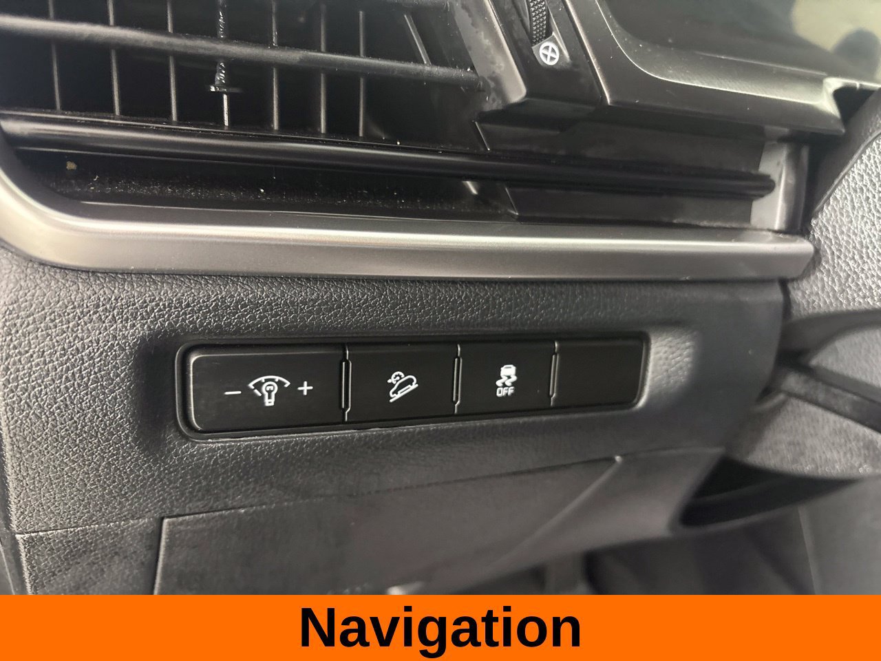 Used 2025 Kia Telluride LX FWD image 11