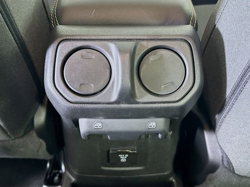 Used 2025 Jeep Wrangler Sahara image 27