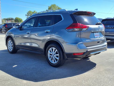 Used 2017 Nissan Rogue SV FWD image 3