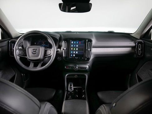 Used 2025 Volvo XC40 B5 Plus AWD/4WD image 4