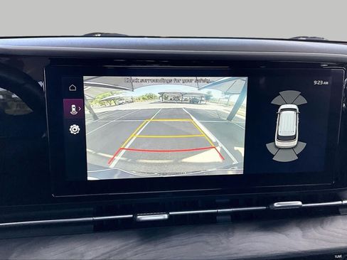 Used 2024 Kia Carnival EX FWD image 27