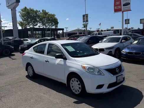 Used 2012 Nissan Versa S w/ Cruise Control Pkg FWD image 2