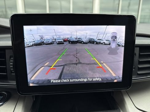 Used 2022 Ford Explorer XLT w/ Class IV Trailer Tow Package image 16