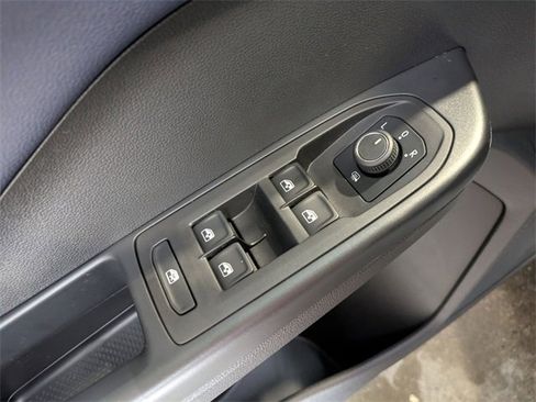 New 2025 Volkswagen Taos SEL image 9