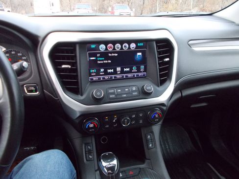 Used 2017 GMC Acadia SLT image 11