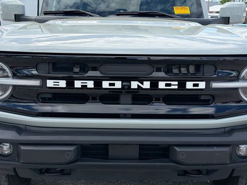 Used 2024 Ford Bronco Outer Banks image 9