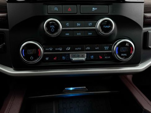 Used 2024 Ford Expedition Limited image 29