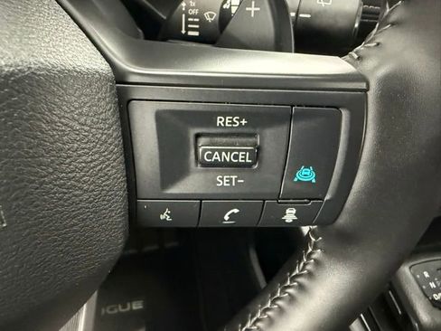 Used 2025 Nissan Rogue SV w/ SV Premium Package image 18