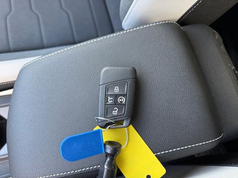 New 2026 Volkswagen Taos SE image 34