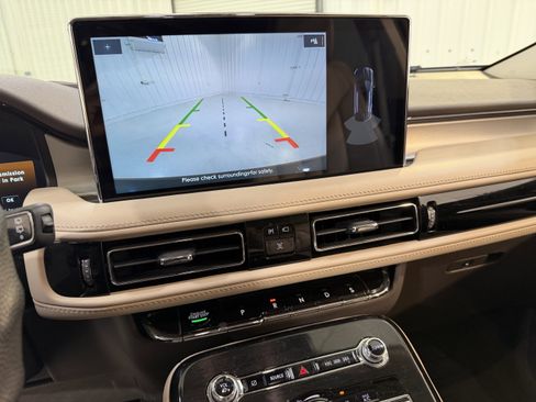 Used 2023 Lincoln Nautilus AWD w/ Premium Package image 18