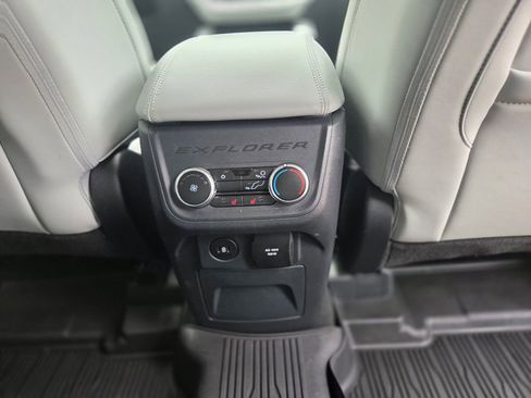 Used 2025 Ford Explorer Platinum w/ Ultimate Package RWD image 12