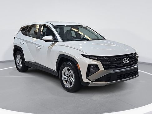 New 2026 Hyundai Tucson SE image 3