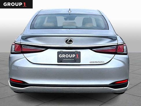 Used 2025 Lexus ES 300h w/ Premium Package image 4