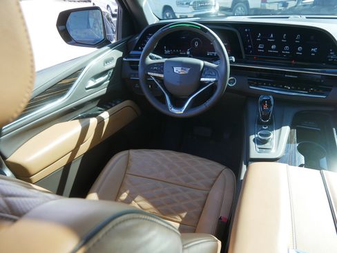 Used 2024 Cadillac Escalade ESV Sport w/ LPO, ONYX Package image 9