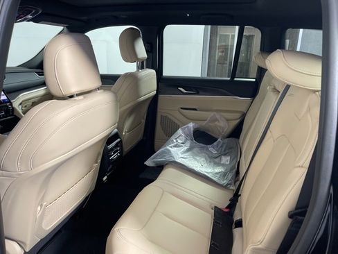 New 2025 Jeep Grand Cherokee Limited w/ Trailer Tow Package image 18