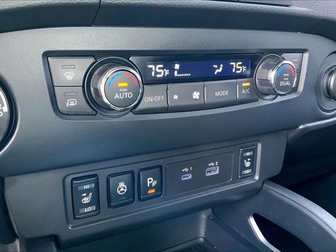Used 2022 Nissan Frontier SV image 62
