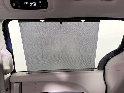 Used 2018 Chrysler Pacifica Touring-L w/ Tire & Wheel Group FWD image 33