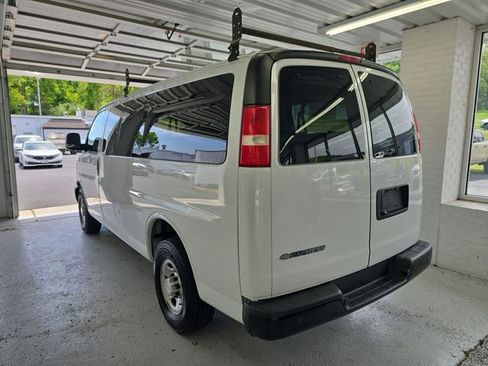 Used 2018 Chevrolet Express 2500 LS w/ Driver Convenience Package RWD image 3