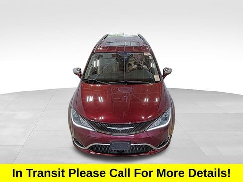 Used 2019 Chrysler Pacifica Limited w/ Advanced Safetytec Group FWD image 2