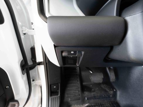 Used 2024 Land Rover Defender 110 S image 11