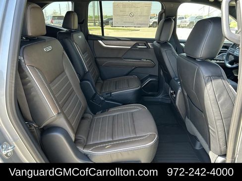 New 2026 GMC Acadia Denali Ultimate w/ LPO, Floor Liner Package AWD/4WD image 25