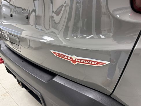Used 2019 Jeep Renegade Trailhawk image 8