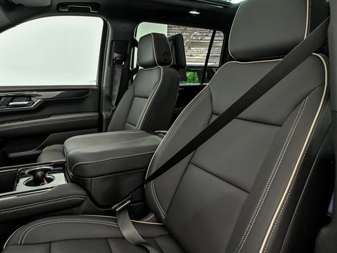 New 2026 GMC Yukon XL Elevation w/ Elevation Premium Package AWD/4WD image 9