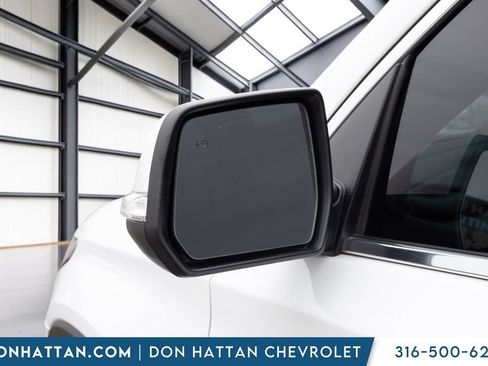 Used 2023 Chevrolet Traverse LT FWD image 28