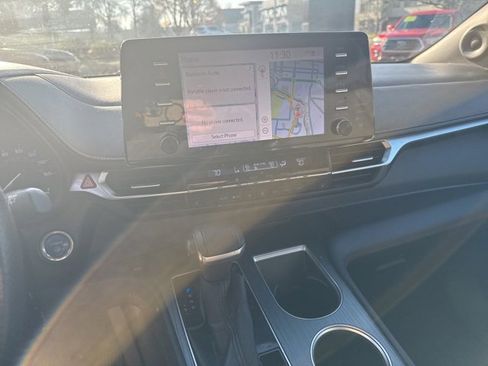 Used 2022 Toyota Sienna XSE image 10