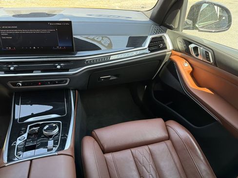Used 2024 BMW X7 xDrive40i w/ Executive Package image 27