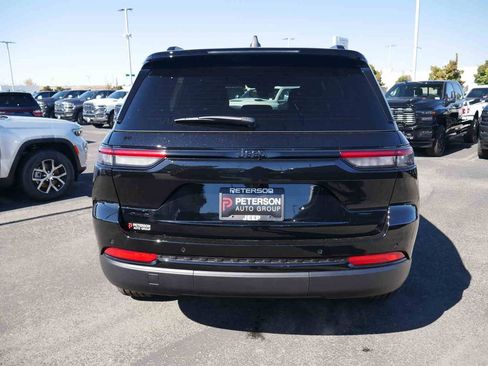 New 2025 Jeep Grand Cherokee Altitude image 18